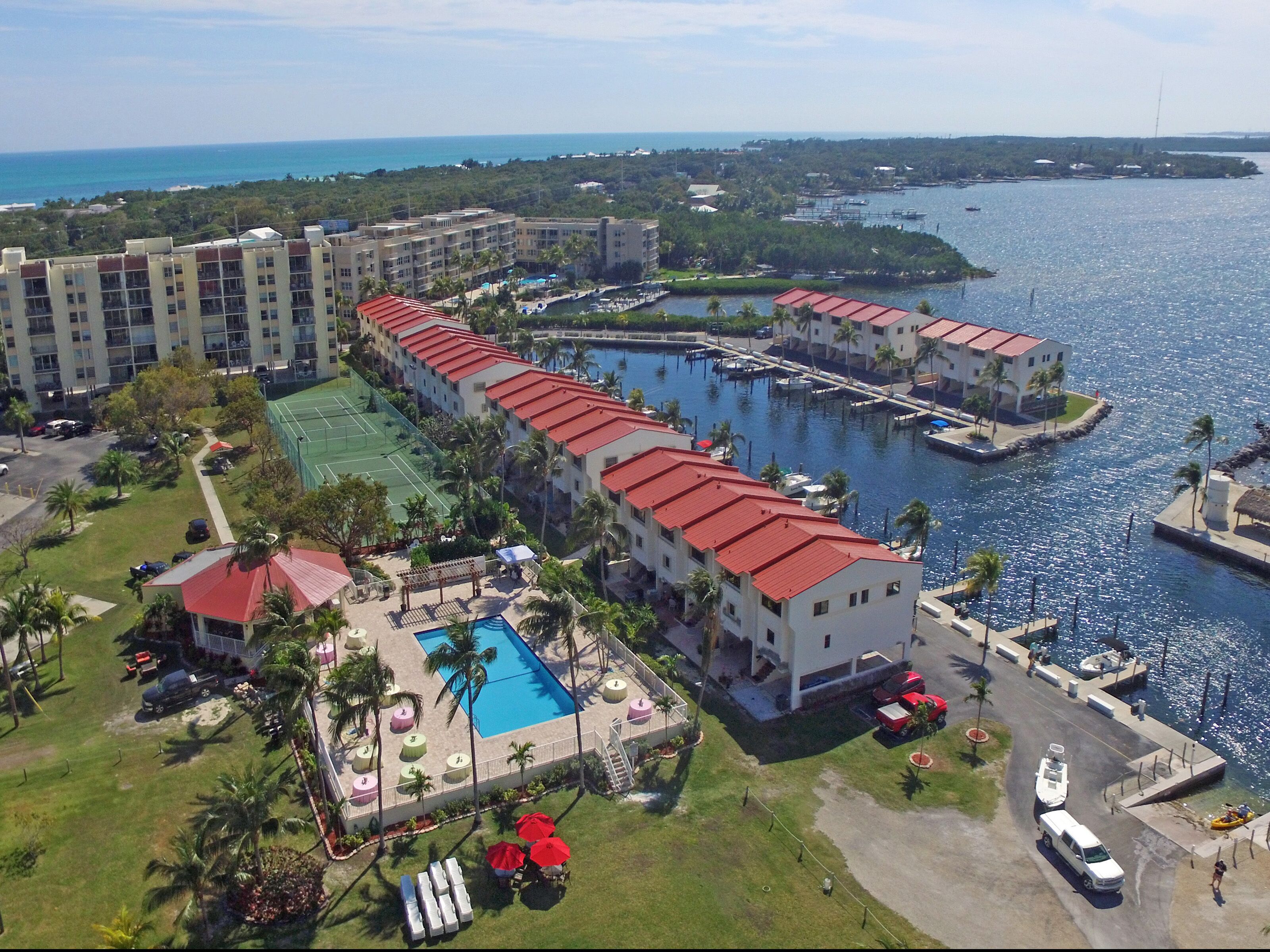 Islamorada 3/2 condo. Dockage, swimming pool, sunsets