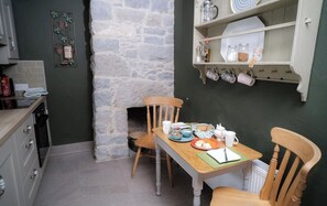 Dining - The Cottage Cosy 1BR Traditional Irish Cottage (Dysert O'Dea, Corofin)