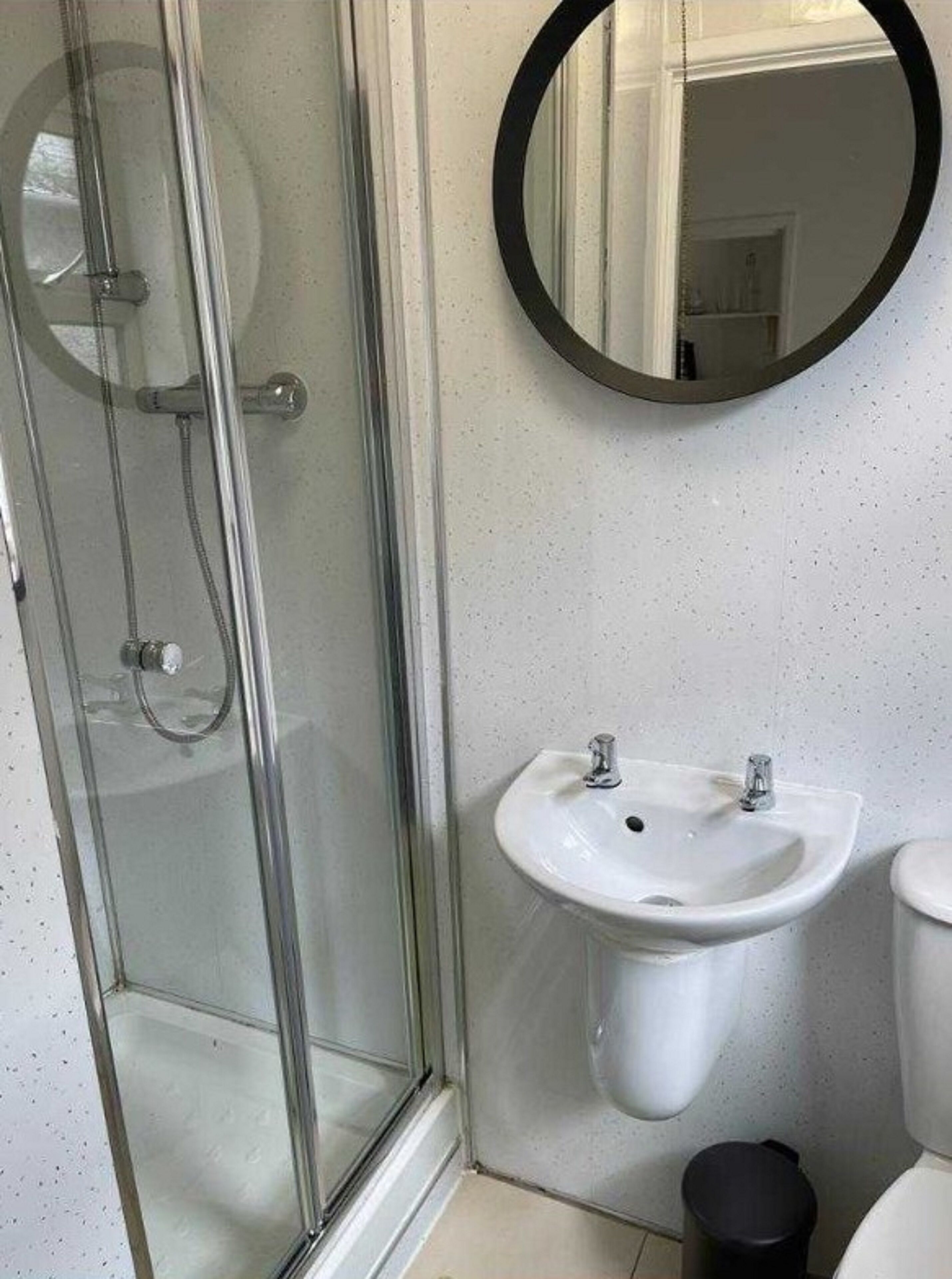 standard single room, 1 double bed | bathroom | shower, free toiletries, towels, soap