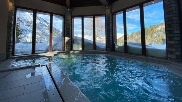 Indoor pool, outdoor pool