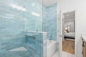 Combined shower/bathtub, hair dryer, towels