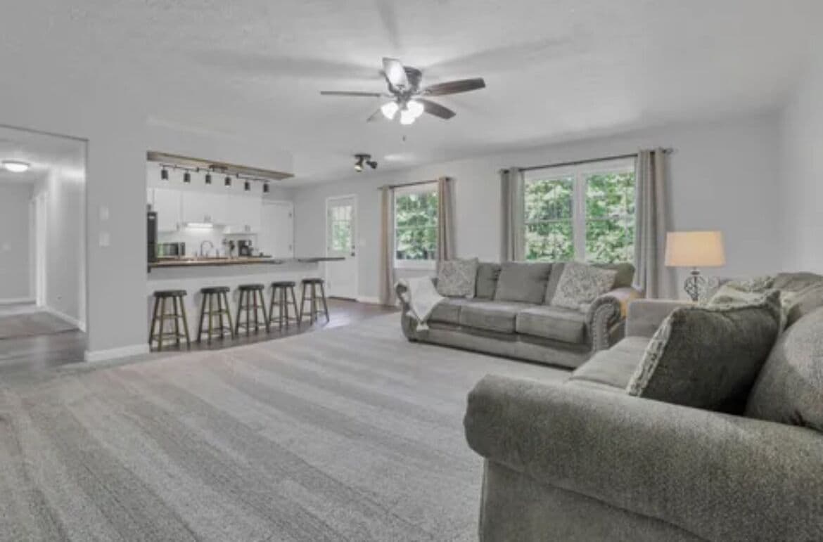 Télévision, lecteur de DVD, vidéothèque