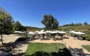 Outdoor dining - RELAX❤️ APPLE HILL MOUNTAIN RETREAT, 45 min to South LAKE TAHOE (Pollock Pines)
