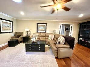 Téléviseur connecté, foyer, bureau