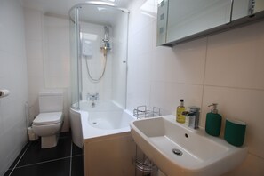 City Apartment, Private Bathroom | Bathroom