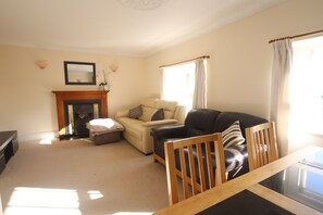 City Apartment, Private Bathroom | Lounge - 2 Bedroom Flat in Beautiful Clifton (Bristol)