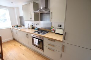 Apartamento clássico, banheiro privativo | Cozinha compartilhada