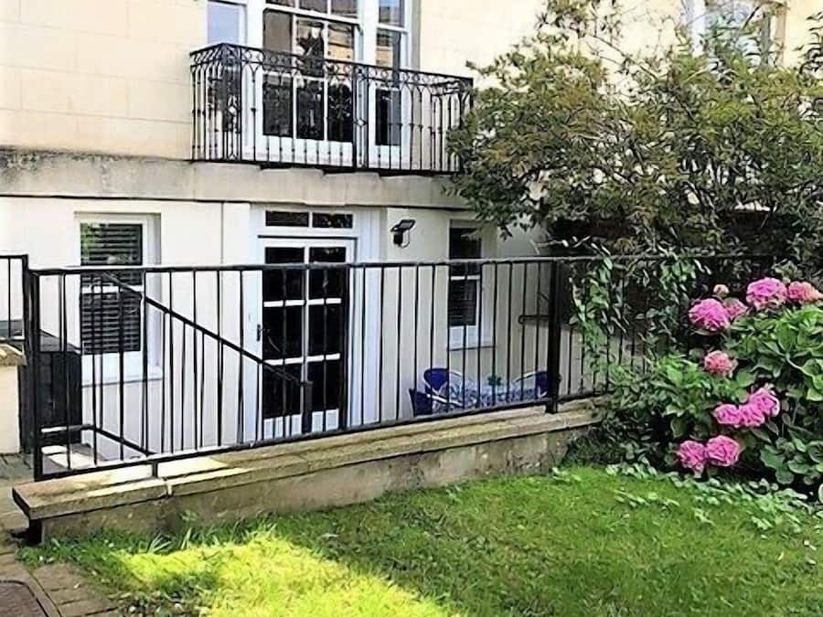 Classic Apartment, Private Bathroom | Garden