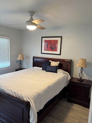 2 عدّة غرف نوم ومكتب ومكواة/لوح كي وواي فاي