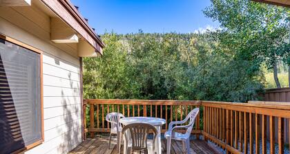 Alderman 2b - Two-bedroom pet-friendly bungalow.