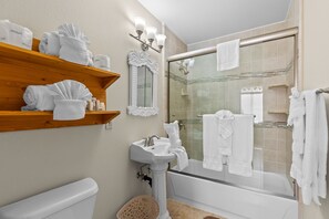 Baignoire, serviettes fournies