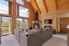 TV, fireplace, books - Lake View Mountain Cabin (June Lake)