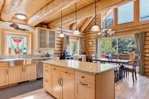 Fridge, microwave, oven, stovetop - The Village Log Home (June Lake)