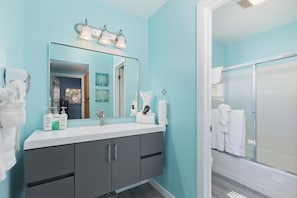 Bathtub, towels