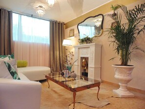 컴포트 로프트 (Maria Felix) | 오리/거위털 이불, 미니바, 각각 다른 스타일의 인테리어, 각각 다르게 가구 비치