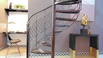 Deluxe Loft (Josefa Ortiz) | Bathroom | Shower, towels