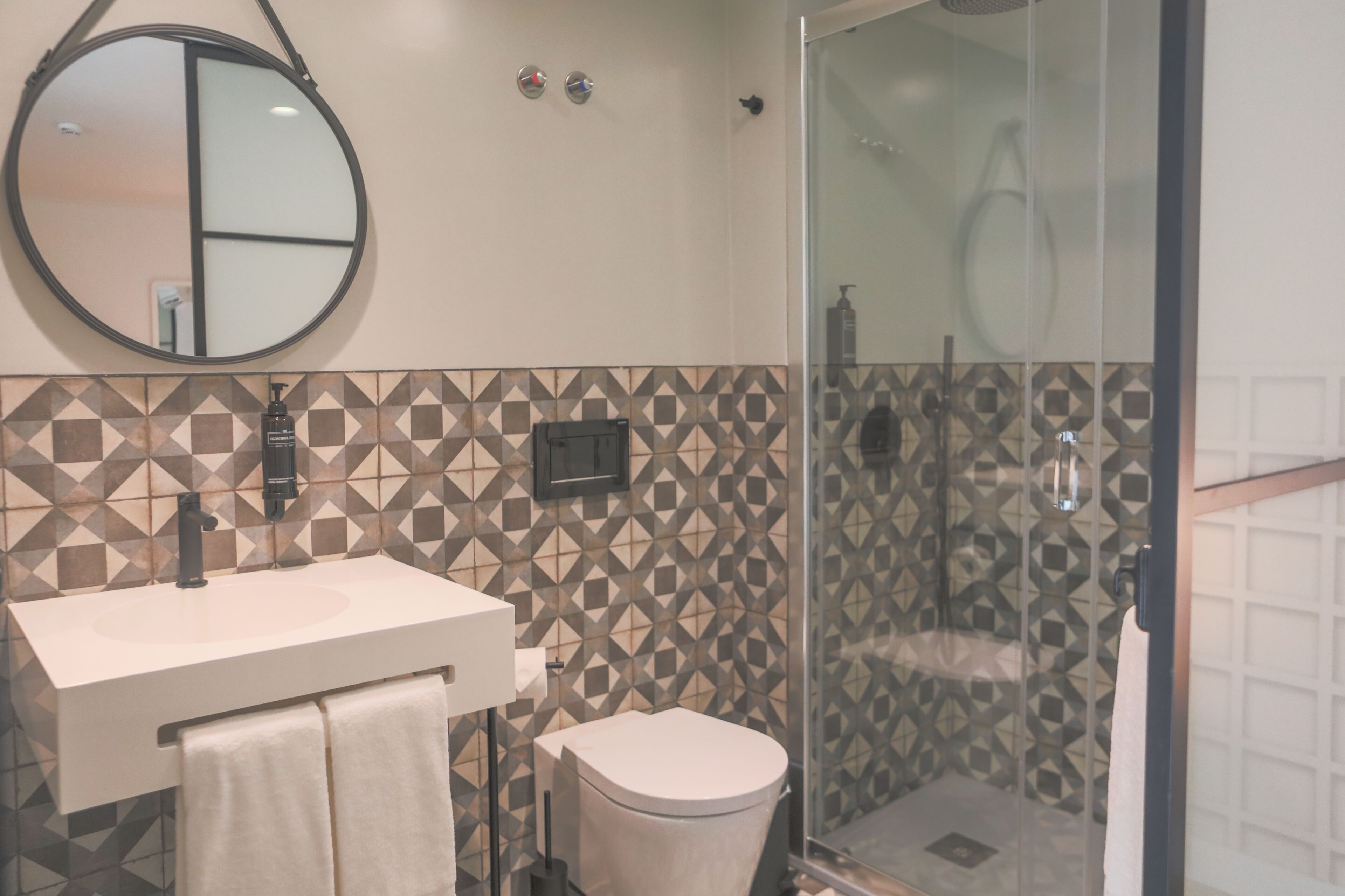 superior twin room | bathroom | towels, shampoo