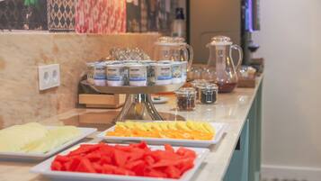 Desayuno de autoservicio incluido todos los días