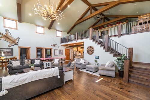 Red Barn Retreat in the Heart of Bloomington 