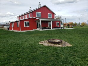 Exterior - Red Barn Retreat in the Heart of Bloomington  (Bloomington)