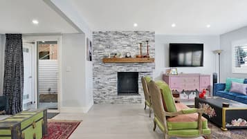 Smart-tv en een open haard