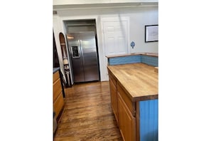 Interior - Reelin&Relaxin Spacious Farmhouse Reedville, VA Sleeps 8: 3 Bdrm 2 full bathroom (Reedville)