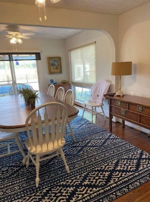Dining - Reelin&Relaxin Spacious Farmhouse Reedville, VA Sleeps 8: 3 Bdrm 2 full bathroom (Reedville)