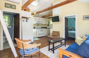 3 bedrooms, desk, iron/ironing board, travel cot