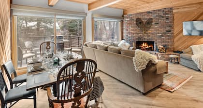 Large, Luxurious Riverfront Townhouse