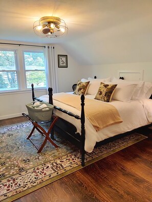 4 bedrooms, iron/ironing board, free WiFi, bed sheets