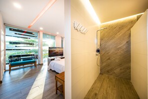 4 chambres, coffre-fort, fer et planche à repasser