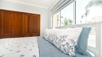 4 bedrooms, iron/ironing board, free WiFi, bed sheets