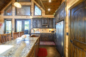 Fridge, microwave, oven, stovetop - Perfect Peace - 4 Kg Suites, Bunk/Game House, Kid's Play Platform (Broken Bow)