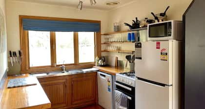 Wisteria Cottage - Pet Friendly