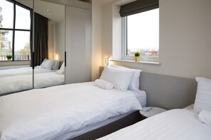 3 室のベッドルーム、アイロン / アイロン台、WiFi (無料)、ベッドシーツ