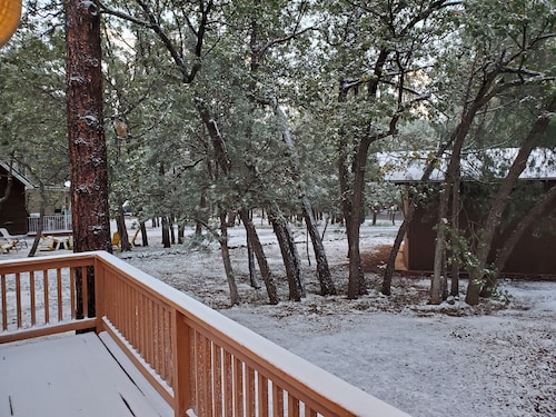 Goldilocks Cabin in the Pines