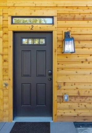 Exterior detail - Wonderful Triplex Unit With Spectacular Lake View! (Valley)