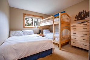3 Schlafzimmer, BĂŒgeleisen/BĂŒgelbrett, kostenloses WLAN, BettwĂ€sche