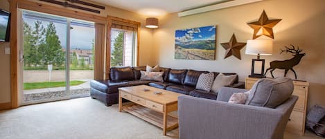 Una Smart TV, una chimenea