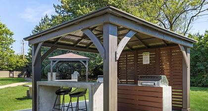 Inviting Weekend Getaway in Clayton With Pool