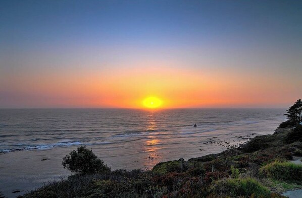 In Strandnähe, Liegestühle, Strandtücher