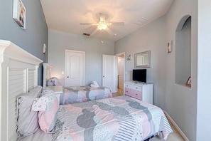 4 bedrooms, iron/ironing board, WiFi, bed sheets