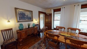 Dining - Beautiful 1850 Inn close to Nelsonville Town Square, near Hocking Hills (Nelsonville)
