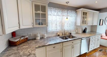 1850's Historic Vacation Home Rental near Hocking Hills in Nelsonville Ohio