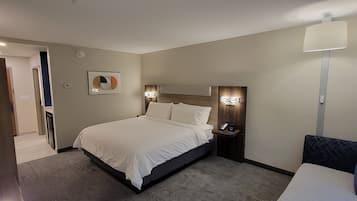 In-room safe, soundproofing, free WiFi, bed sheets