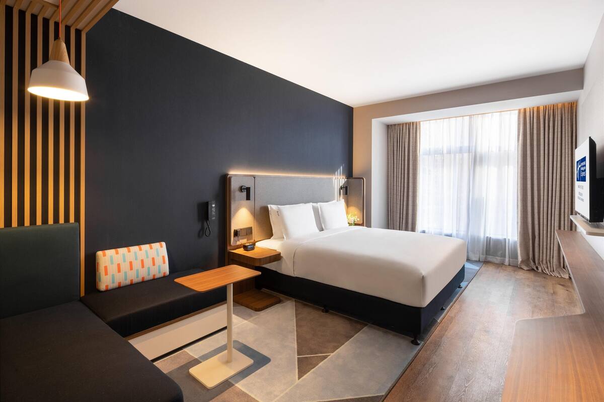 Premium bedding, down duvets, in-room safe, soundproofing