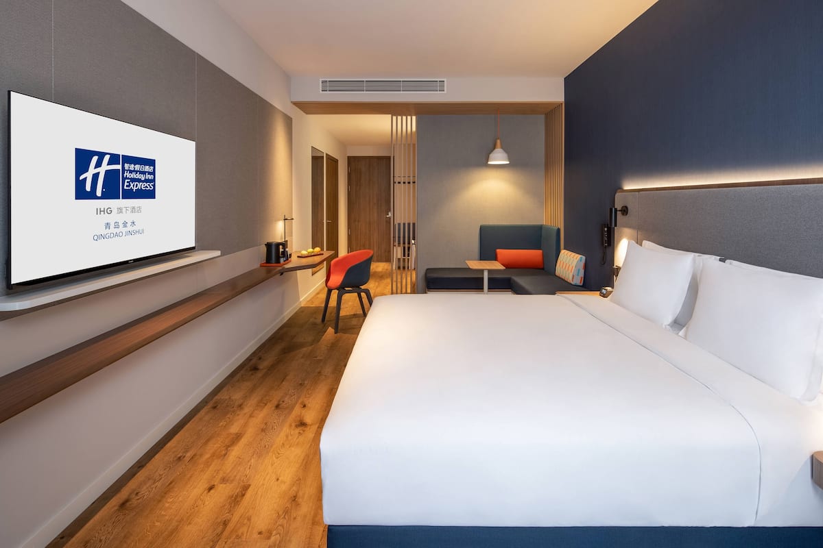1 bedroom, premium bedding, down comforters, in-room safe