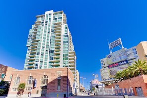 Exterior - Modern Loft, Clean, Quiet, WiFi, Cable, Parking (San Diego)