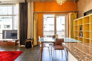 Interior - Modern Loft, Clean, Quiet, WiFi, Cable, Parking (San Diego)