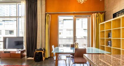 Modern Loft, Clean, Quiet, WiFi, Cable, Parking